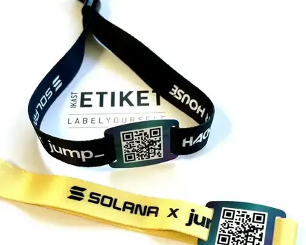 Bracelets avec code QR ou code-barres